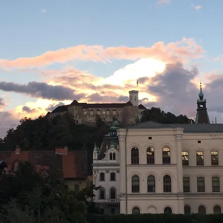 Centre Chic 4/4 Apartment Ljubljana